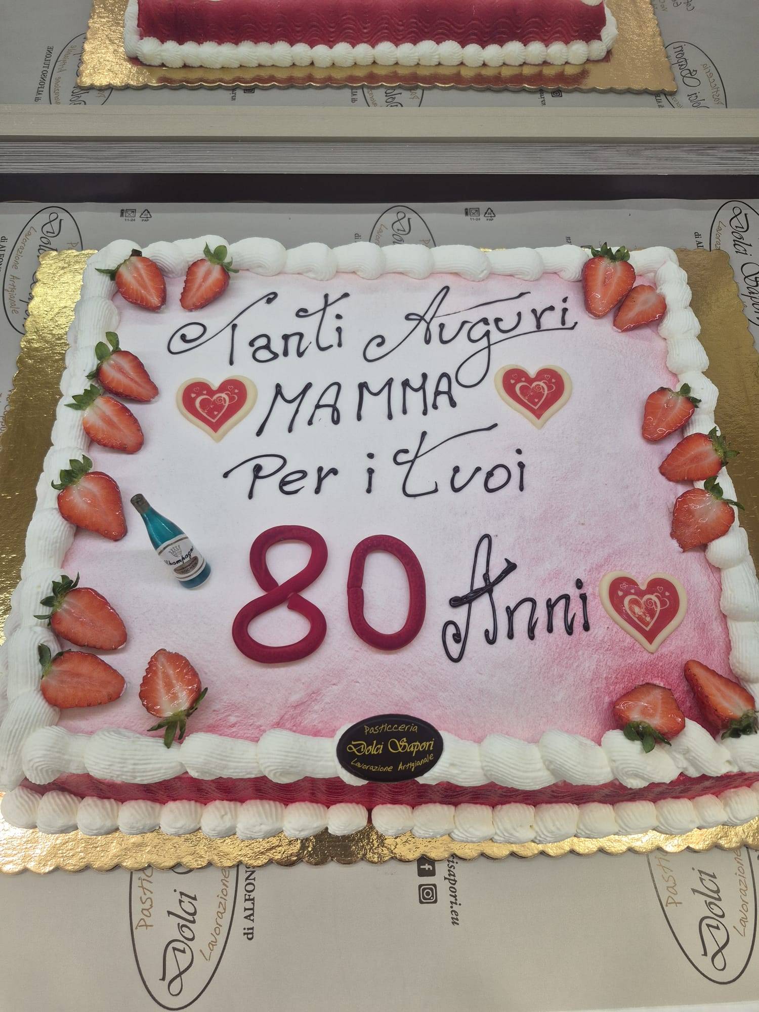 Torta monumentale per eventi speciali creata su ordinazione