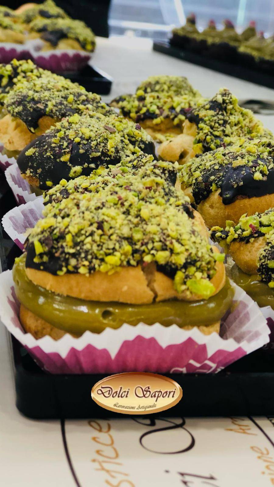 Profiteroles al cioccolato fondente