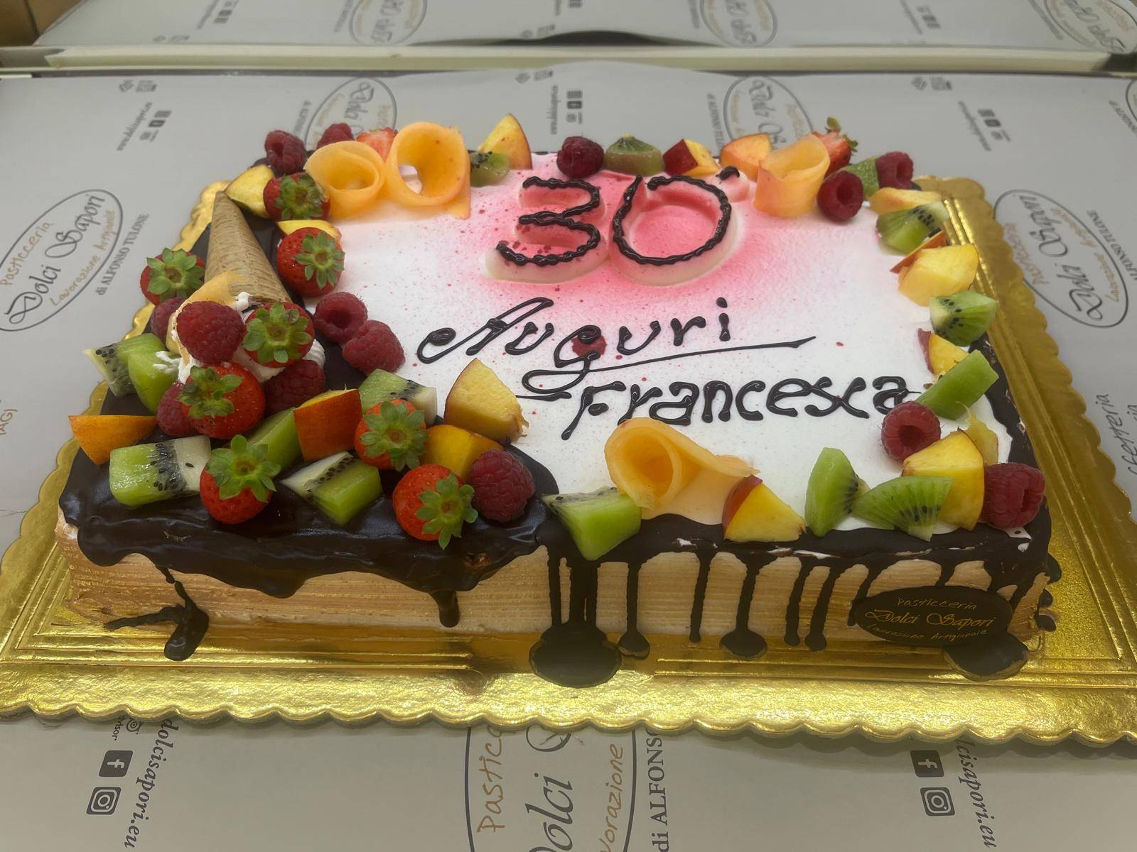Sfoglia di cannolo croccante appena preparata