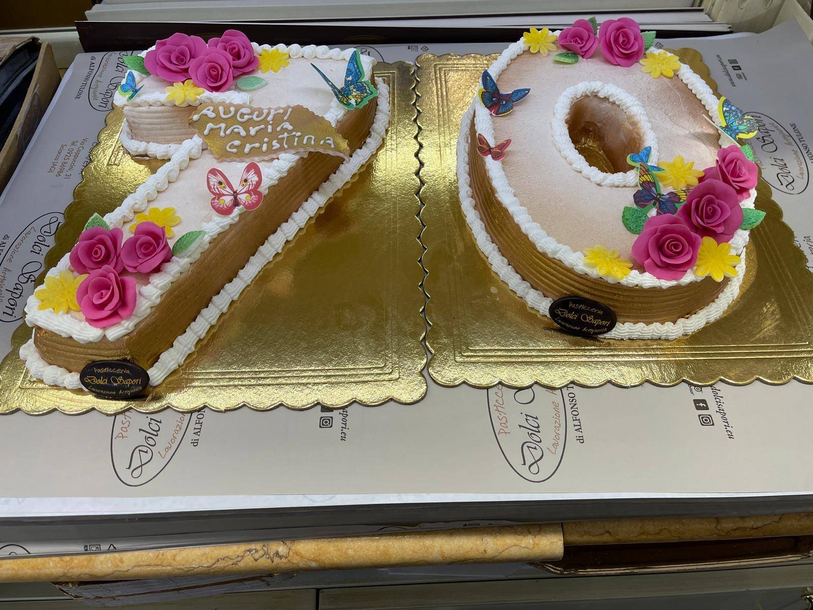 Vassoio di dolci tipici per la domenica
